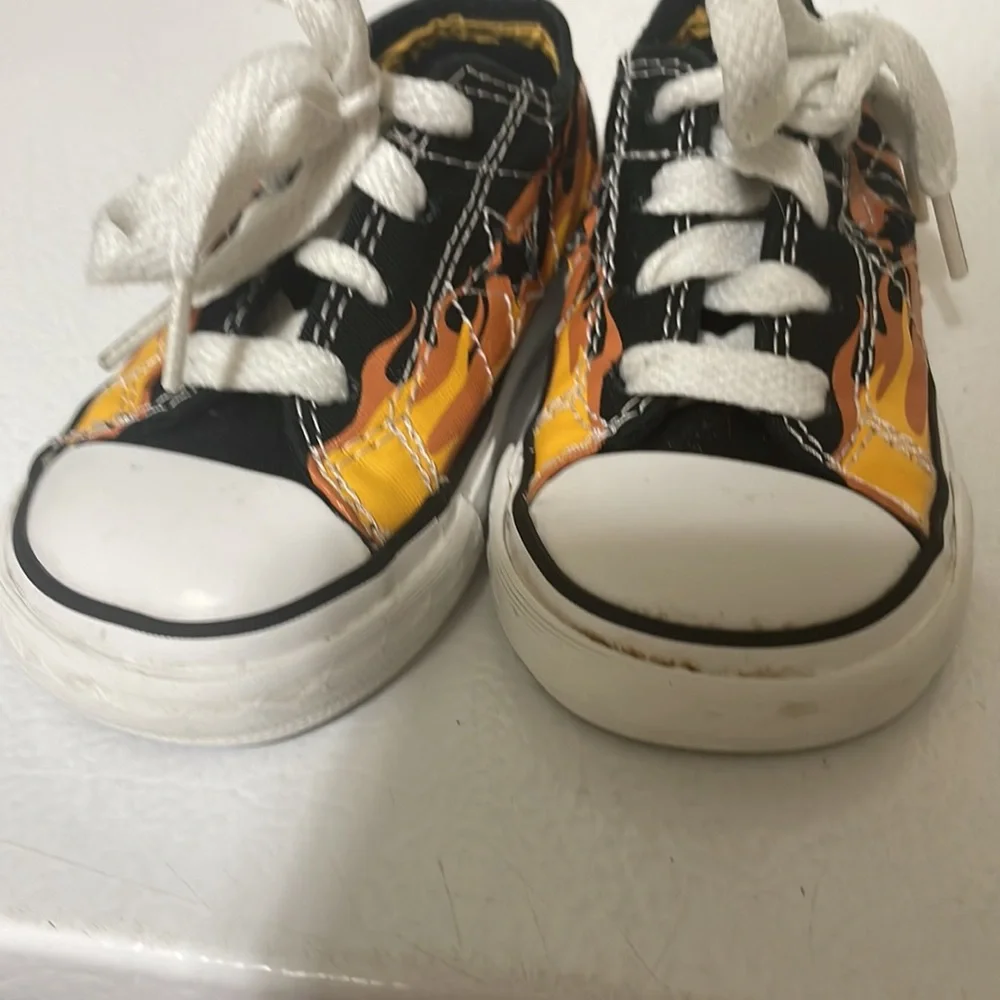 Converse One Star Infant Sneakers. Black With Flames. Excellent Condition Size 5